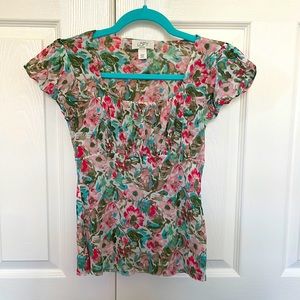Very lightly used Loft top with subdued abstract floral pattern.